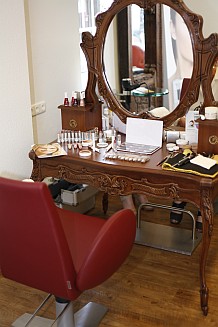 Friseur Gießen - Hochwertiges Ambiente, Friseurstuhl und Frisurenspiegel